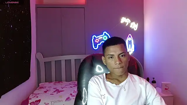 OwenStone  online show from December 2024 07:41:02 PM