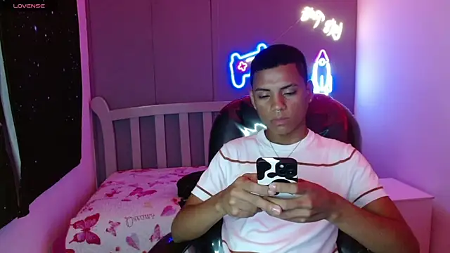 OwenStone  online show from December 2024 07:38:02 PM