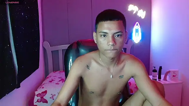 OwenStone  online show from December 2024 10:41:02 PM