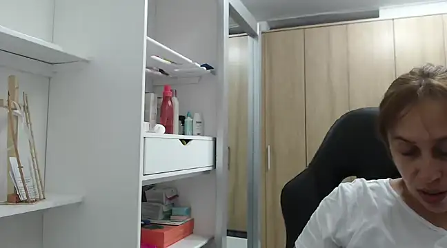 Snapshot of RoxanaLove9 chatting on January 2025 12:55:01 AM RoxanaLove9 online show from January 2025 12:55:01 AM