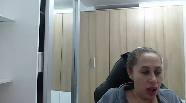 Snapshot of RoxanaLove9 chatting on February 2025 12:13:01 AM RoxanaLove9 online show from February 2025 12:13:01 AM