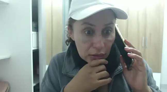 Snapshot of RoxanaLove9 chatting on February 2025 03:56:02 AM RoxanaLove9 online show from February 2025 03:56:02 AM