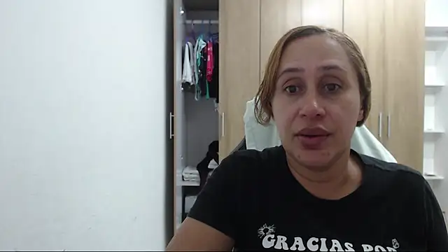 Snapshot of RoxanaLove9 chatting on October 2025 11:59:02 PM RoxanaLove9 online show from October 2025 11:59:02 PM