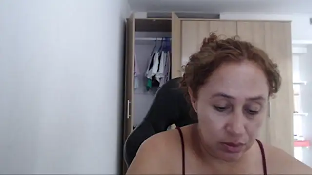 RoxanaLove9 online show from April 2026 06:22:01 PM