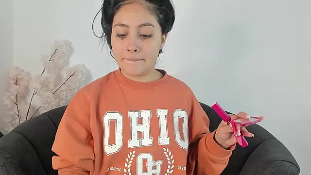 Annie9  online show from March 2025 03:56:02 AM