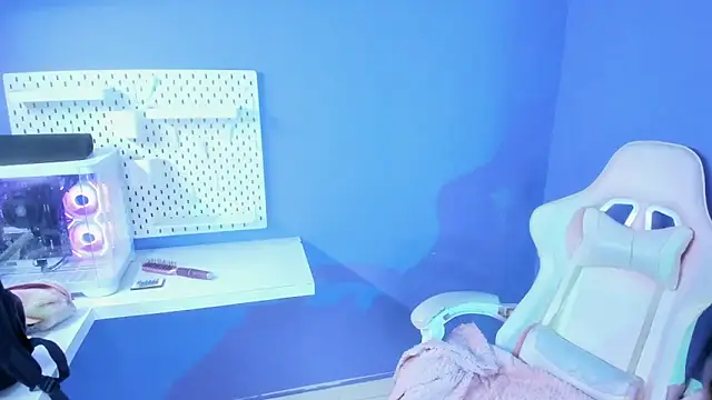 Annie9  online show from October 2025 02:40:02 AM