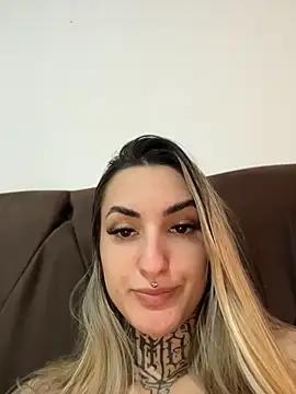 Snapshot of hotskinny1 chatting on May 2026 05:20:01 PM hotskinny1 online show from May 2026 05:20:01 PM