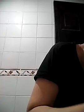 Snapshot of Lucianaferro_ chatting on April 2026 01:39:01 AM Lucianaferro online show from April 2026 01:39:01 AM