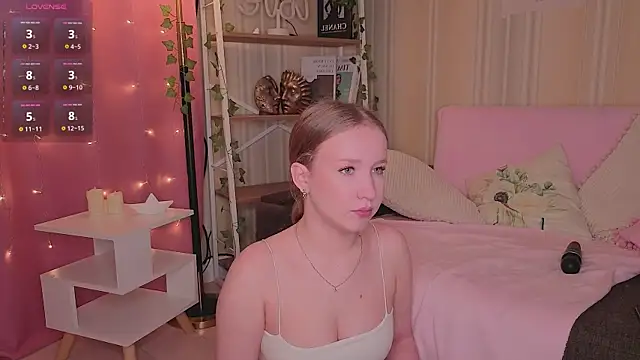 ms evasweet online show from October 2025 01:31:02 PM