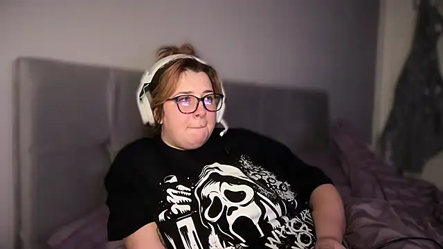 Snapshot of Curvy_Rosie99 chatting on April 2026 09:39:33 PM Curvy Rosie99 online show from April 2026 09:39:33 PM