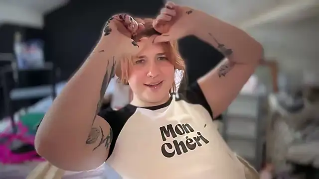 Snapshot of Curvy_Rosie99 chatting on April 2026 01:41:02 PM Curvy Rosie99 online show from April 2026 01:41:02 PM