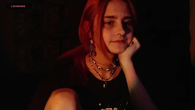 Snapshot of scarlettharrison09 chatting on October 2025 05:33:02 PM scarlettharrison09 online show from October 2025 05:33:02 PM