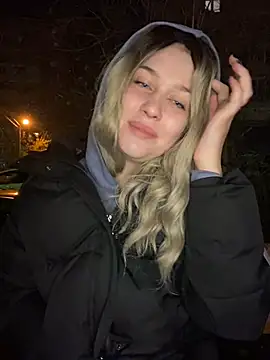 KikiWatson online show from December 2024 07:00:02 PM