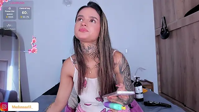 Snapshot of medussa13_ chatting on March 2026 01:04:02 PM medussa13 online show from March 2026 01:04:02 PM