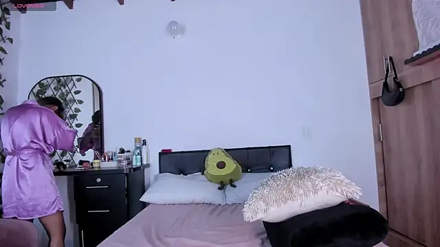 Snapshot of medussa13_ chatting on April 2026 12:09:02 PM medussa13 online show from April 2026 12:09:02 PM