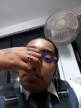 Snapshot of Cinnamon-Skin chatting on December 2024 03:59:02 AM Cinnamon-Skin online show from December 2024 03:59:02 AM