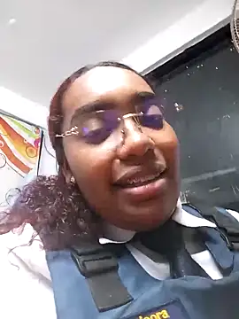 Snapshot of Cinnamon-Skin chatting on December 2024 04:09:02 AM Cinnamon-Skin online show from December 2024 04:09:02 AM