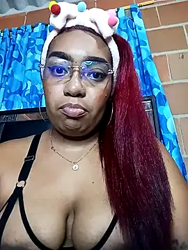 Snapshot of Cinnamon-Skin chatting on December 2024 02:48:02 AM Cinnamon-Skin online show from December 2024 02:48:02 AM