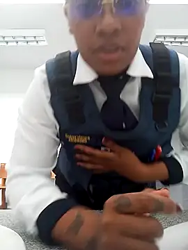 Snapshot of Cinnamon-Skin chatting on December 2024 07:44:01 PM Cinnamon-Skin online show from December 2024 07:44:01 PM