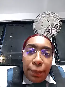 Snapshot of Cinnamon-Skin chatting on December 2024 06:20:02 AM Cinnamon-Skin online show from December 2024 06:20:02 AM