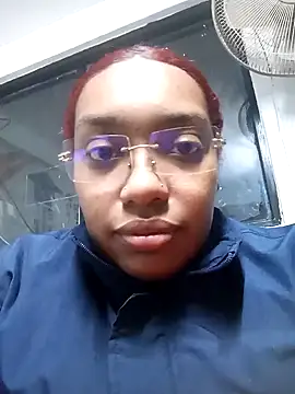 Snapshot of Cinnamon-Skin chatting on December 2024 04:06:01 AM Cinnamon-Skin online show from December 2024 04:06:01 AM