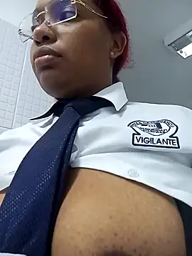 Snapshot of Cinnamon-Skin chatting on December 2024 07:10:01 AM Cinnamon-Skin online show from December 2024 07:10:01 AM