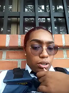 Snapshot of Cinnamon-Skin chatting on January 2025 04:35:01 PM Cinnamon-Skin online show from January 2025 04:35:01 PM