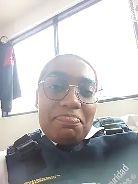 Snapshot of Cinnamon-Skin chatting on January 2025 09:15:02 PM Cinnamon-Skin online show from January 2025 09:15:02 PM