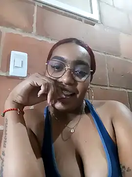 Snapshot of Cinnamon-Skin chatting on January 2025 01:15:01 AM Cinnamon-Skin online show from January 2025 01:15:01 AM