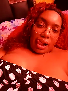 Snapshot of Cinnamon-Skin chatting on January 2025 09:45:01 PM Cinnamon-Skin online show from January 2025 09:45:01 PM