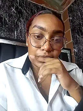 Snapshot of Cinnamon-Skin chatting on January 2025 02:16:02 AM Cinnamon-Skin online show from January 2025 02:16:02 AM