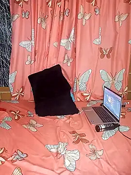 Snapshot of Cinnamon-Skin chatting on January 2025 05:19:02 AM Cinnamon-Skin online show from January 2025 05:19:02 AM