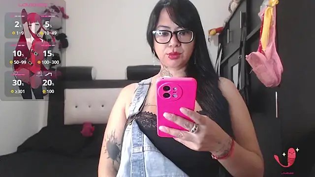 Snapshot of Saloome- chatting on April 2026 08:13:02 PM Saloome- online show from April 2026 08:13:02 PM