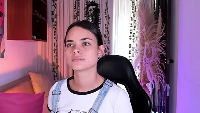 HannaRhodes online show from April 2026 01:48:02 PM