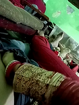 Snapshot of QUEEN-X-CPL chatting on December 2024 05:03:01 PM QUEEN-X-CPL online show from December 2024 05:03:01 PM