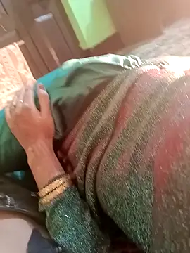 Snapshot of QUEEN-X-CPL chatting on January 2025 05:42:02 PM QUEEN-X-CPL online show from January 2025 05:42:02 PM