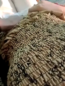 Snapshot of QUEEN-X-CPL chatting on February 2025 05:39:02 PM QUEEN-X-CPL online show from February 2025 05:39:02 PM