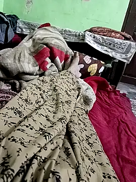 Snapshot of QUEEN-X-CPL chatting on February 2025 09:15:01 PM QUEEN-X-CPL online show from February 2025 09:15:01 PM