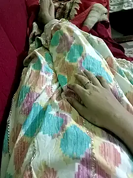 Snapshot of QUEEN-X-CPL chatting on February 2025 05:50:02 PM QUEEN-X-CPL online show from February 2025 05:50:02 PM