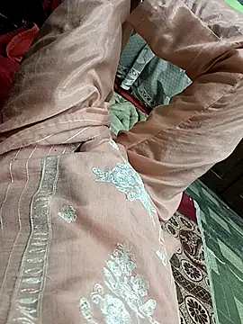 Snapshot of QUEEN-X-CPL chatting on February 2025 08:41:01 PM QUEEN-X-CPL online show from February 2025 08:41:01 PM