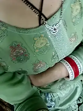 Snapshot of QUEEN-X-CPL chatting on February 2025 08:44:01 PM QUEEN-X-CPL online show from February 2025 08:44:01 PM