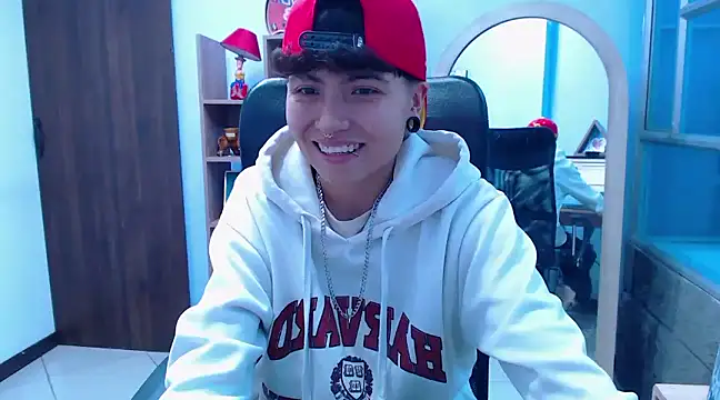 Im Mathias online show from December 2024 07:00:01 PM