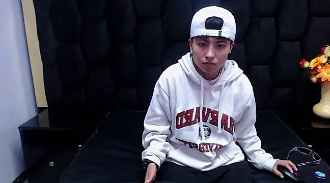 Im Mathias online show from December 2024 02:36:02 AM