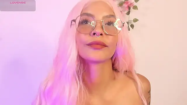 Snapshot of Luna-Chann chatting on June 2026 09:42:02 PM Luna-Chann online show from June 2026 09:42:02 PM