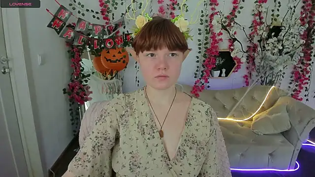 DreamyLuna online show from November 2025 08:44:01 PM