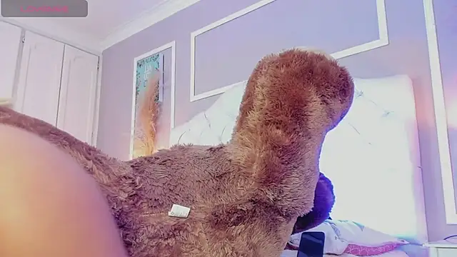 scarlet hill online show from December 2024 04:46:02 PM