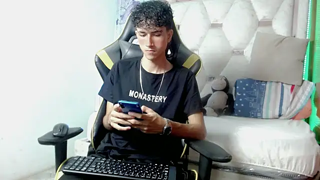 johnny cagee online show from December 2025 03:57:01 AM