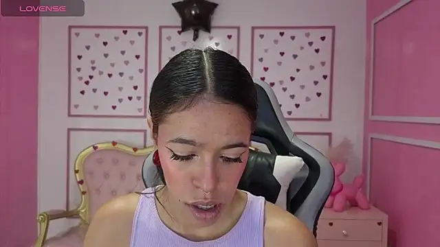 stephania t online show from November 2025 12:33:01 PM