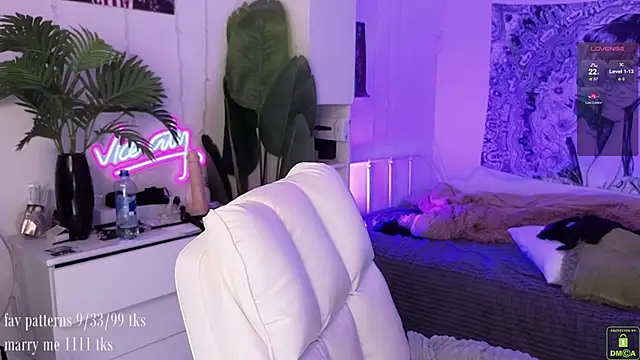 violetviolator online show from October 2025 04:26:01 AM