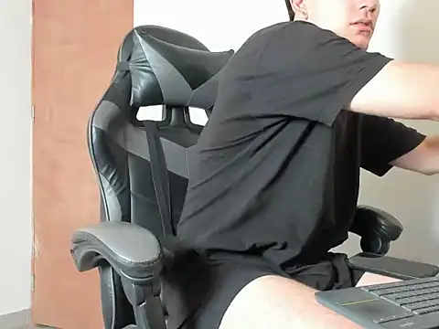 leo030809 online show from February 2026 06:47:02 PM